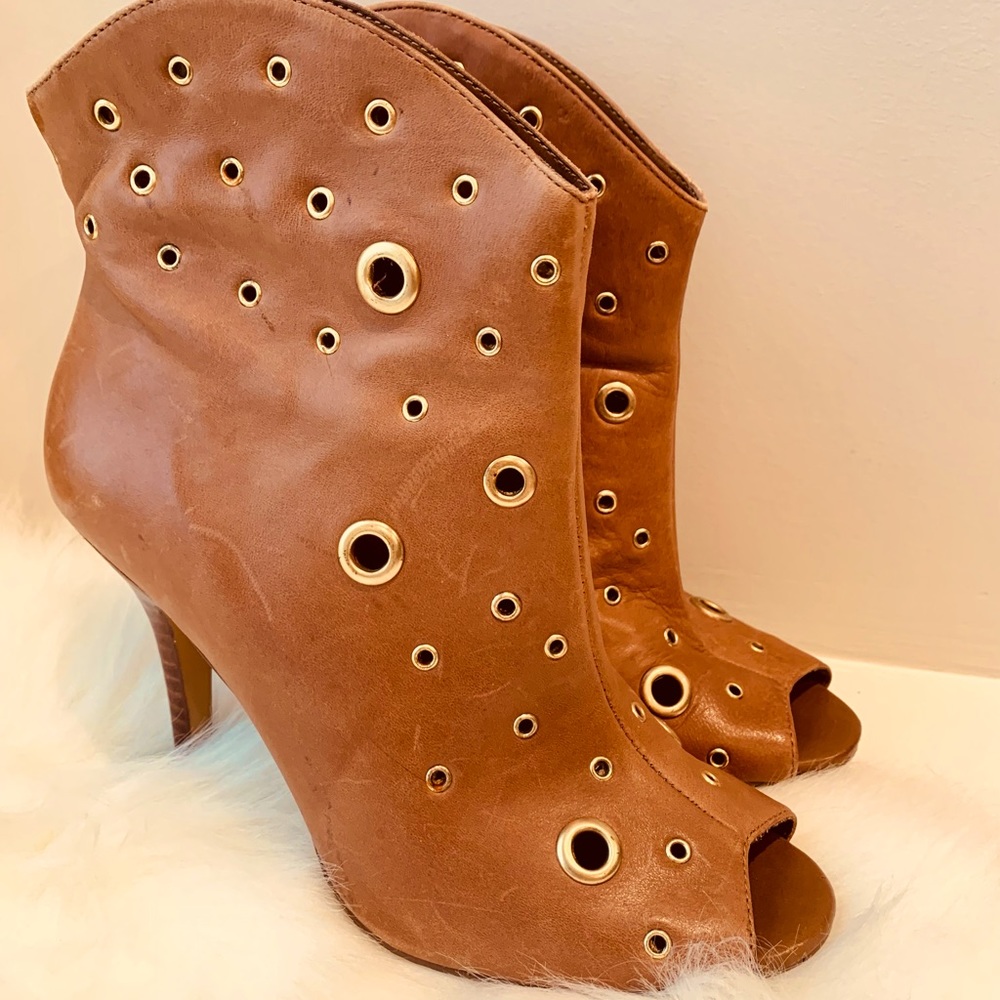 BCBG SEXY GROMET STUDDED PEEK TOE ANKLE BOOTIE NWOT